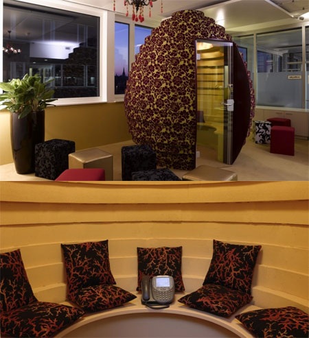 Bên trong và bên ngoài một “quả trứng” trang trí hoa văn.