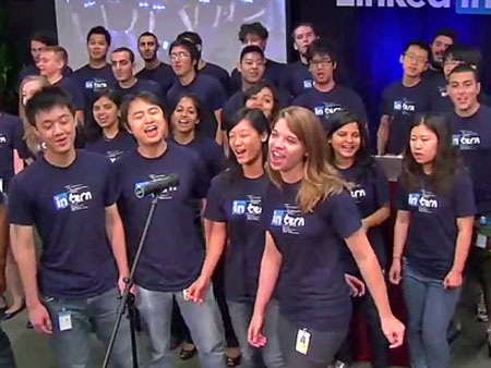 Mức lương trả cho nhân viên thực tập tại LinkedIn là 5.808 USD/tháng, tương đương 69.696 USD/năm.