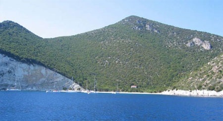 Với diện tích khoảng 446 hectare, đảo Omfori là một trong số những đảo lớn mà Athens đang muốn bán.