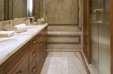 Một phòng tắm khác của du thuyền Harmony.