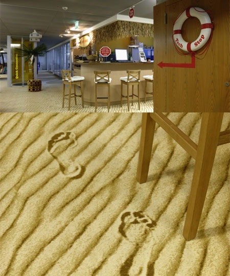 Còn đây là khu vực mang chủ đề bãi biển với nền nhà trông như một bãi cát với những vết chân trần.