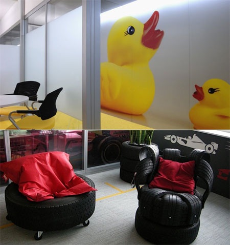 Trong văn phòng này, có những thứ thú vị như chú vịt con cao su, hay lốp xe dùng làm ghế ngồi.