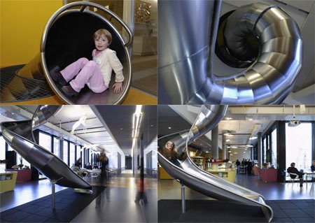 Một cầu trượt lớn dẫn xuống nhà ăn. Đây đúng là một cách đi ăn trưa thú vị.