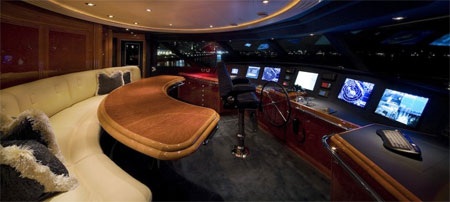 Đây là khoang lái của du thuyền Harmony.