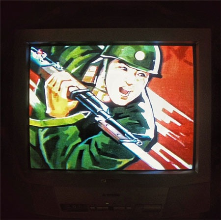 “Một chiếc huy hiệu cài áo cài gần tim của mọi công dân Triều Tiên”.