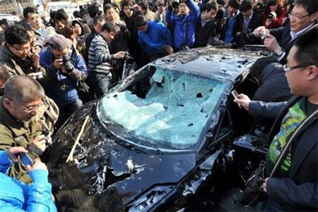 Khi các tỷ phú “nhỡ tay nghịch dại”...