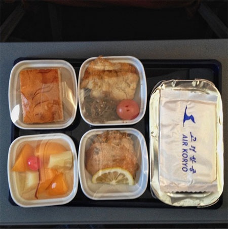 Một bữa ăn trên máy bay của hãng hàng không Triều Tiên Air Koryo.