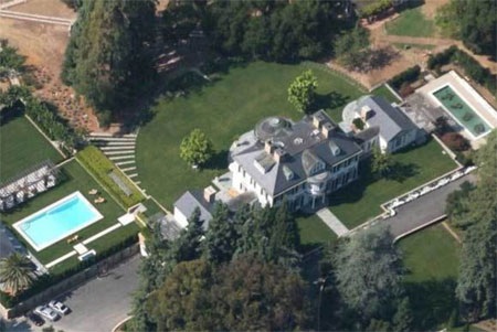 Chủ nhân: được cho là Masayoshi Son, giá trị tài sản ròng 8,6 tỷ USD