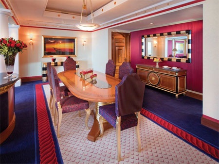 Một số phòng khác thậm chí có cả phòng ăn lớn.