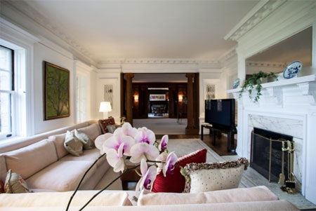 Phòng khách ở tầng 1 của biệt thự.