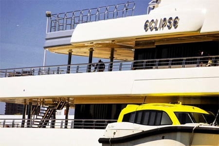 Tuy nhiên, không thấy ai trong số thủy thủ này xuất hiện để hỏi chuyện.