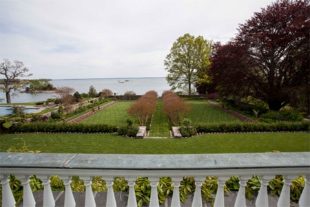 Quang cảnh nhìn từ ban công tầng 2.