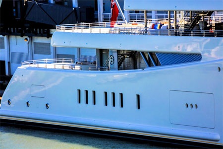 Mỗi giờ di chuyển, Eclipse ngốn khoảng 3.000 USD nhiên liệu.