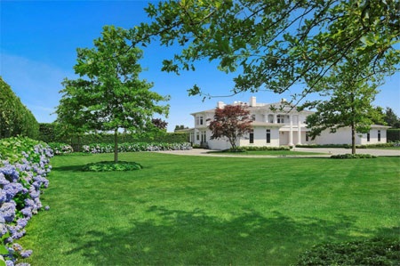 Toàn bộ khu đất mà biệt thự tọa lạc rộng 1,62 hectare.