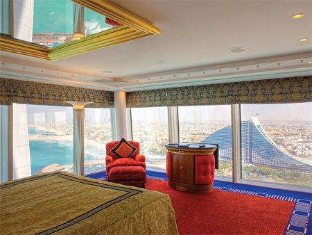 Tất cả các phòng đều có hướng nhìn đẹp ra vịnh, sa mạc hoặc thành phố.