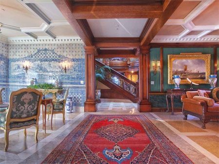 Phòng chơi billiard trong dinh thự là nơi lý tưởng để tổ chức tiệc tùng.