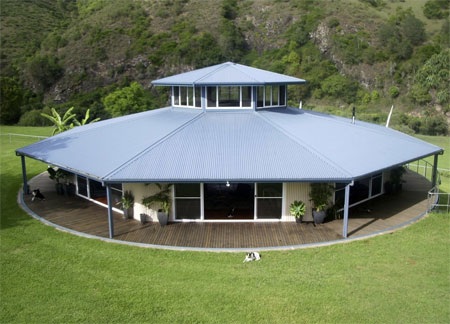 Một phần của căn nhà ở Abuja, Nigeria này có thiết kế như hình một chiếc máy bay.