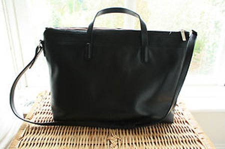 5 trang phục phải có trong tủ đồ công sở của nữ giới