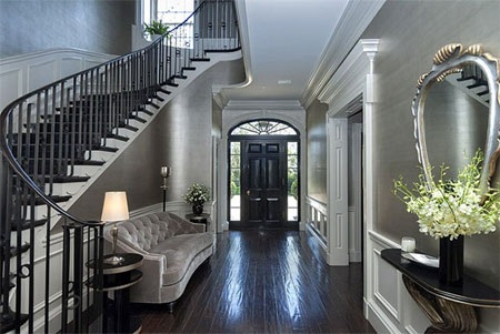 Một góc nhìn khác từ cửa chính.