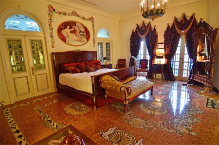 Gạch mosaic được sử dụng phổ biến trong biệt thự này.