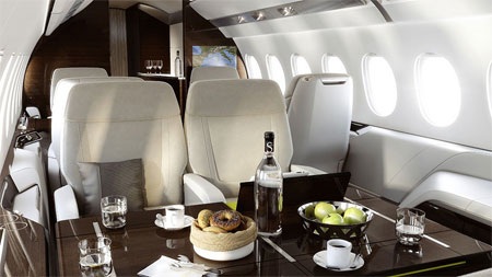 Có 3 khu vực ghế ngồi riêng biệt.