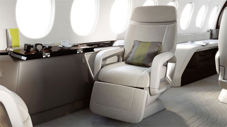 Mỗi ghế ngồi đều có ngăn chứa đồ tiện dụng để khách đựng điện thoại và các vật dụng khác.