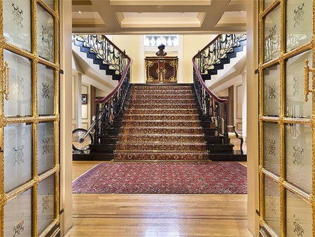 Căn hộ chiếm toàn bộ tầng 41-42-43 của khách sạn Pierre nổi tiếng.