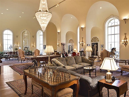 Căn hộ chiếm toàn bộ tầng 41-42-43 của khách sạn Pierre nổi tiếng.