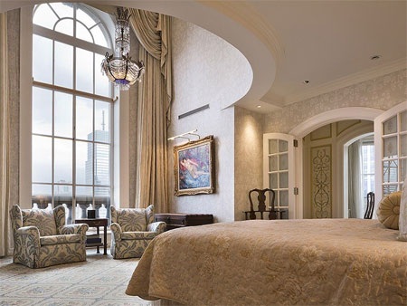 Có tổng cộng 16 phòng trong căn hộ, bao gồm 5 phòng ngủ.