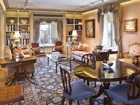 Có phòng dành riêng cho khách và phòng cho người giúp việc.