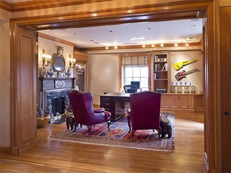 Có phòng dành riêng cho khách và phòng cho người giúp việc.