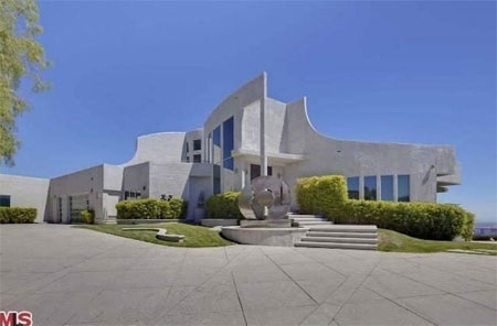 Biệt thự mới của Megan Ellison nằm ở khu vực Mt. Olympus, gần Hollywood Hills, Los Angeles.
