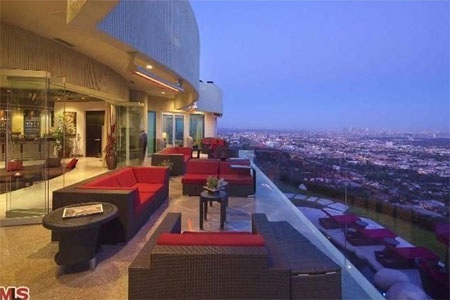 Sân hiên cũng có hệ thống sưởi.