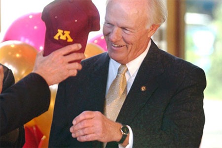 10 món quà từ thiện “khủng” nhất của các tỷ phú Mỹ năm qua - 13 Đại học Stanford là trường đại học được nhận món quà lớn này từ tỷ phú Arrillaga.