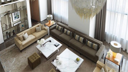 Phòng khách trong phòng Royal Suite với góc nhìn từ trên cao.