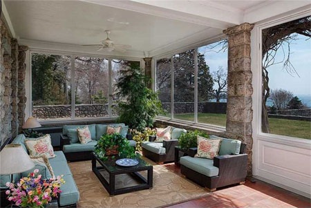 Phòng tắm nắng rộng rãi và rất thoáng.