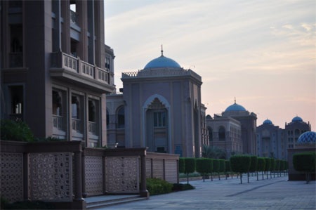 Khu vực của khách sạn Emirates Palace có chiều dài tới trên 1km.