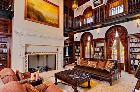 Phòng khách “trông như trong phim”.