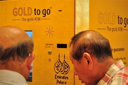 Máy ATM bán vàng trong khách sạn Emirates Palace.