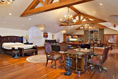 Một phòng ngủ lớn khác.