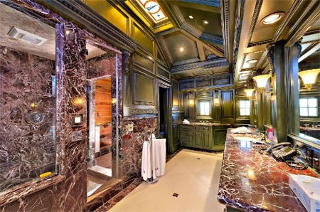 Phòng tắm của phòng ngủ chính.