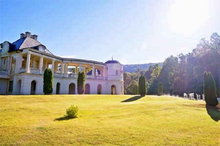 So với những dinh thự tương tự, mức giá 13,9 triệu USD của dinh thự này được xem là khá rẻ.