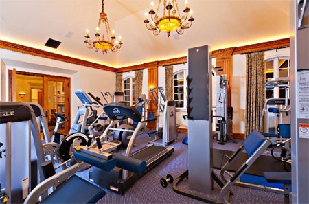 Khi bỏ ra 68,8 triệu USD để mua căn nhà, bạn chắc chắn sở hữu một phòng tập hiện đại thế này.