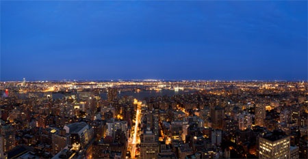 Các dòng sông Hudson và East cũng có thể được nhìn thấy từ căn nhà.