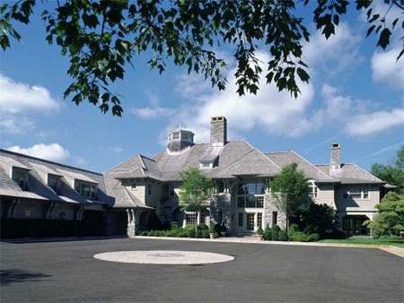 Ngắm biệt thự gần 300 tỷ đồng của cựu CEO ngân hàng - 11 Garage của biệt thự rộng rãi và gắn liền với ngôi nhà.