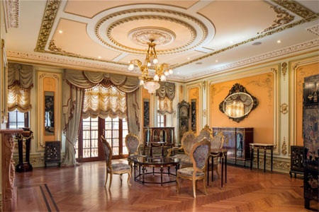 Có tất cả 15 phòng trong căn nhà này.