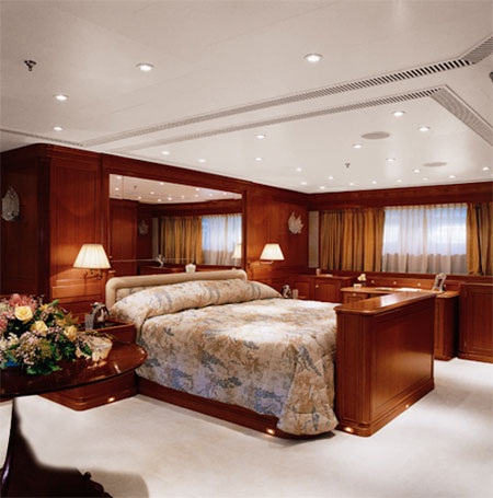 Cận cảnh vẻ “long lanh” của du thuyền giá hơn 500 tỷ đồng - 11 Một phòng ngủ đẳng cấp khác của Felicita West