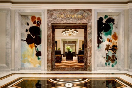 Khám phá căn hộ penthouse có giá thuê 5,3 tỷ đồng/tháng - 2 Khách sạn New York Palace nằm trên Đại lộ Madison thuộc trung tâm Manhattan, New York.