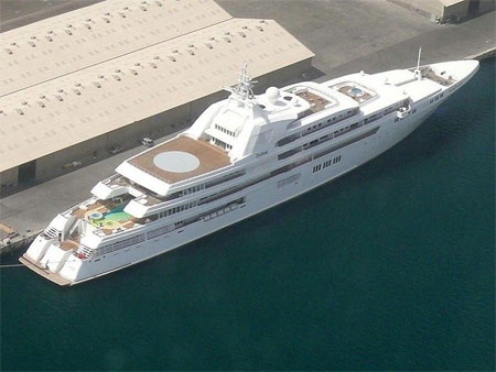 3. Du thuyền “Dubai” của Tiểu vương Dubai dài 162 m, hạ thủy năm 2006