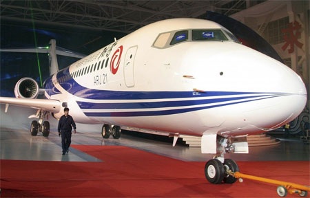 ARJ21-700 có tầm bay khoảng 2.000 dặm, tương đương khoảng 3.200 km.